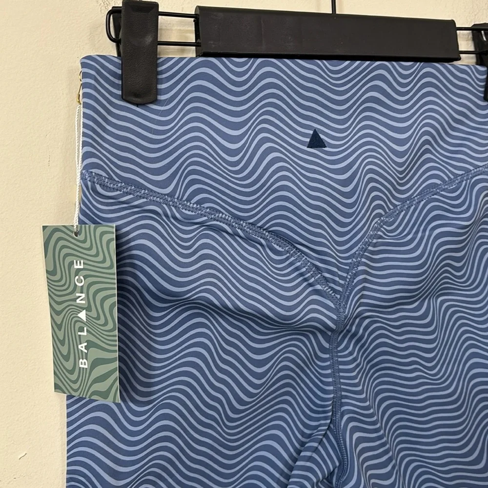Balance Athletica The Storm Short Oasis Size Medium NWT - Picture 4 of 5